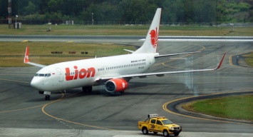 Один из пассажиров снял на видео момент крушения Boeing 737 вблизи Индонезии: жуткие кадры