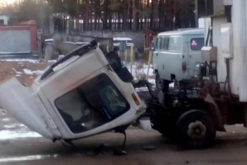 «Машина утомилась»: В Благовещенске у грузовика отпала кабина