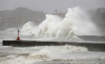 В Китае эвакуировали более 10 тысяч человек из-за приближающегося тайфуна