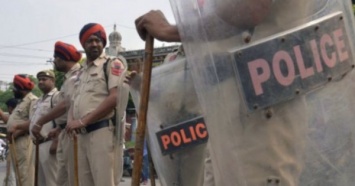В Индии казнят 16 полицейских