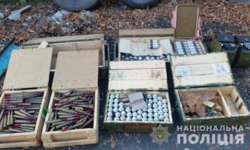 В Луганской обл. на территории заброшенного детского лагеря обнаружили схрон с оружием