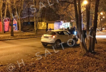 Страшная авария в Харькове. Автомобиль переехал парня, упавшего на дорогу (фото)