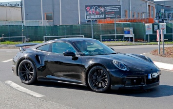 Новая версия Porsche 911 проходит дорожные испытания