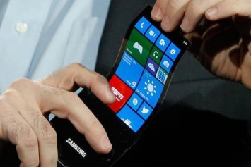 Новые подробности о гибком смартфоне Samsung - "трубка" получит два экрана