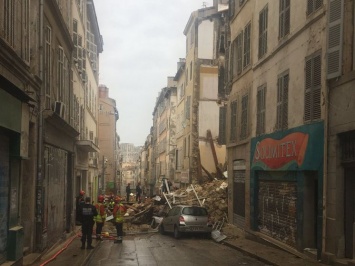 В Марселе на месте обвала домов спасатели нашли тело мужчины