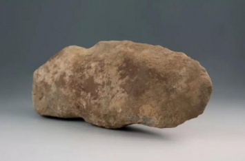 В поместье первого президента США нашли древний каменный топор