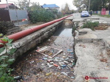 Одесский Ленпоселок утопает в нечистотах из-за прорыва канализации
