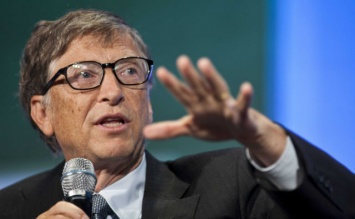 Унитаз будущего от Билла Гейтса: основатель Microsoft вышел на сцену с банкой фекалий