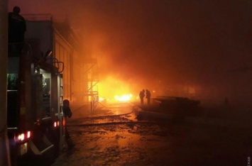 Спасатели ликвидировали пожар на территории завода под Одессой