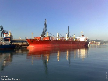 В Черноморск прибыло швейцарское судно, подвергшееся нападению нигерийских пиратов