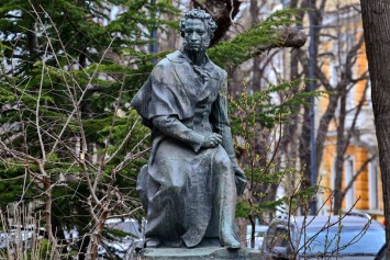 В Крыму переполох: Что натворили с памятником Пушкину?