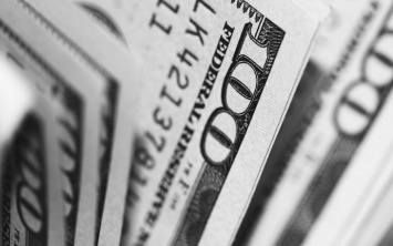 НБУ впервые за 7 месяцев провел аукцион по покупке валюты