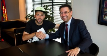 Барселона начала переговоры с Альбой о продлении контракта