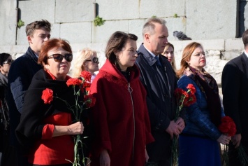 Ялтинцы почтили память погибших на теплоходе «Армения»