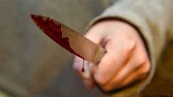 В Запорожье 20-летний парень изрезал ножом обидчика матери