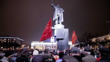 В Петербурге прошли акции в честь годовщины Октябрьской революции