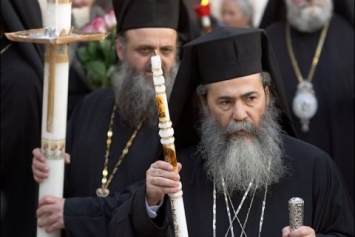 В Греции решили лишить священников статуса госслужащих и зарплаты