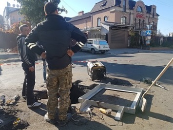 В центре Бердянска ремонтируют ливнестоки