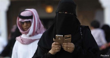 В Саудовской Аравии женщине, которая станет копаться в телефоне мужа, угрожает тюрьма!