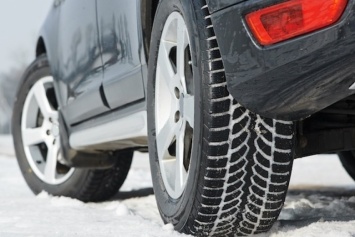 Укравтодор порекомендовал водителям не тянуть с заменой резины на зимнюю