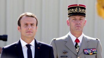 Слова Макрона о маршале Петене вызвали скандал во Франции