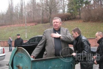 Суд оправдал четырех человек, обвиняемых в "мусорной люстрации" экс-депутата Шершуна