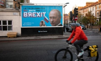 В Лондоне разместили сатирические плакаты о роли Путина в Brexit