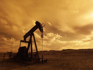 Цены на нефть впервые с апреля опустились ниже $70 за баррель