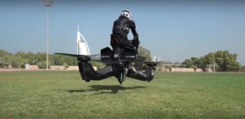 Дубайская полиция обучает своих офицеров езде верхом на дроне