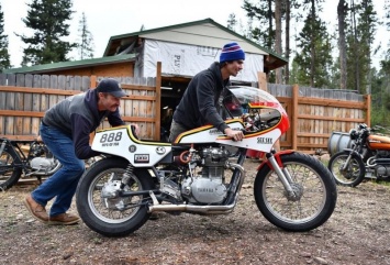 Американский бизнесмен заправил мотоцикл водкой и побил рекорд скорости