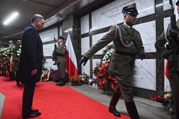 Порошенко поздравил Польшу со 100-летием независимости