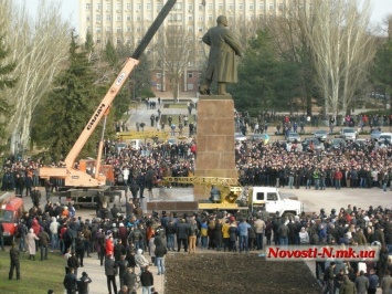 В Николаеве из снесенного Ленина хотели сделать статую «Мальчика с бычками»