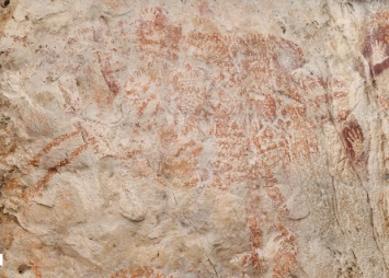 В пещере на острове Борнео археологи нашли самый древний рисунок в истории человечества. Фото