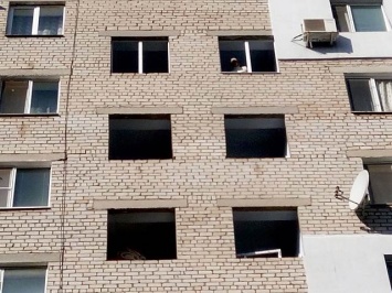 В Николаеве в 6 домах появятся энергосберегающие окна в подъездах