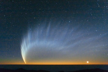 Магнитное поле Солнца заставляет кометы «распушить» свои хвосты