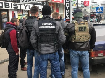 Попался: в Полтаве мужчина за 20 тысяч гривен пытался продать гранатомет и 9 гранат
