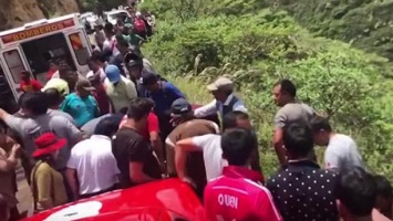 В Перу упал в пропасть автобус юношеской футбольной команды