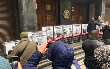 Радикалы из С14 под ГПУ требуют отставки Луценко