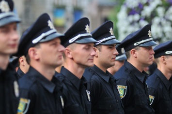 В Киеве мужчина поскандалил с женой и искусал полицейских, которые приехали на вызов