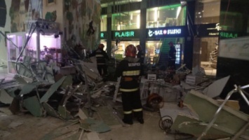 В Минске обрушился потолок ТЦ: Пострадал один человек