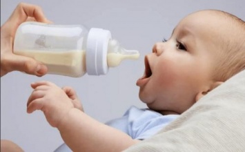 Ученые связали менструальные боли с употреблением соевого молока
