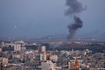 Израиль атаковал объекты боевиков в секторе Газа в ответ на ракетный обстрел