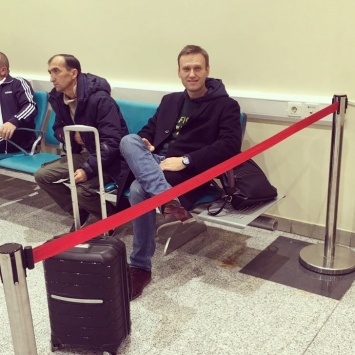 Навального не выпустили за границу лить грязь на Россию