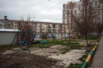 В Санкт-Петербурге найдено тело женщины на детской площадке