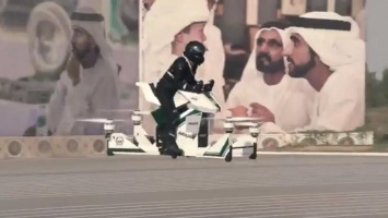 Полицейские Дубая будут патрулировать на российских летающих мотоциклах