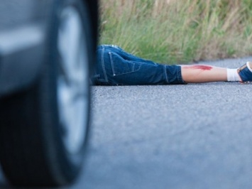 Водитель сбежал: под Харьковом легковушка сбила подростка
