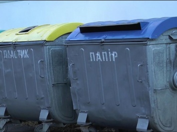 Своими силами: в Полтаве делают контейнеры для раздельного мусора