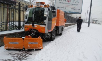 В Киеве дороги расчищают 287 снегоуборочных машин и 61 бригада ручной уборки