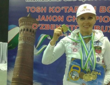 Знаменитая запорожская гиревичка в 15-й раз стала чемпионкой мира