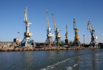 Россия продолжает задерживать корабли, которые следуют в украинские порты в Азовском море